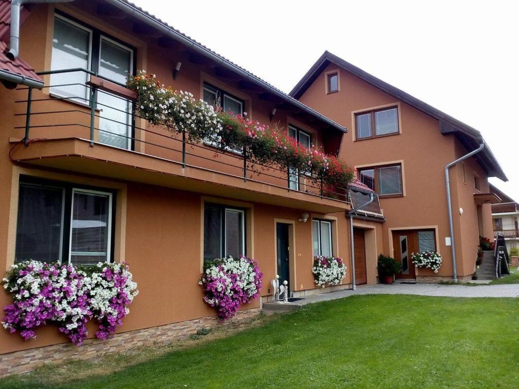 זוברץ Apartmanovy Dom Adriana מראה חיצוני תמונה
