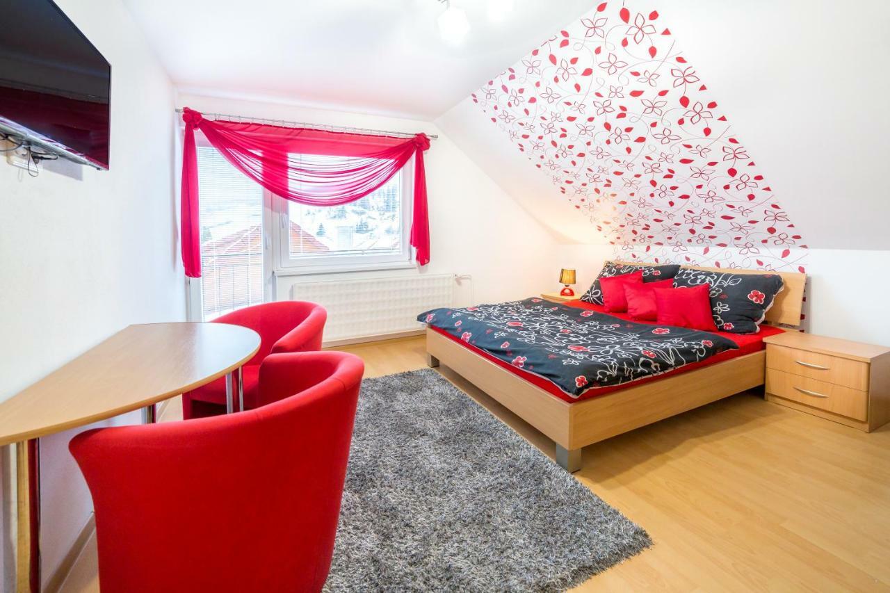 זוברץ Apartmanovy Dom Adriana מראה חיצוני תמונה