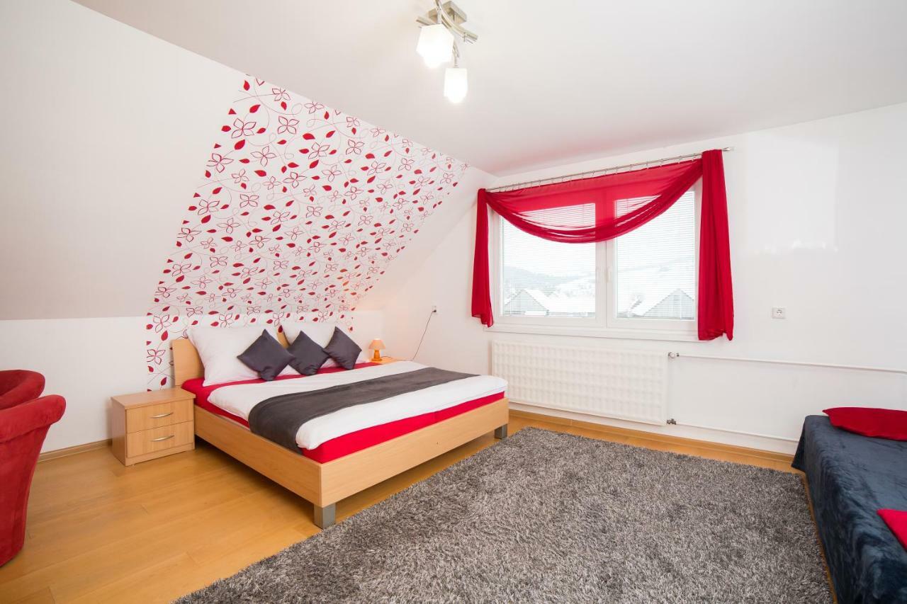 זוברץ Apartmanovy Dom Adriana מראה חיצוני תמונה