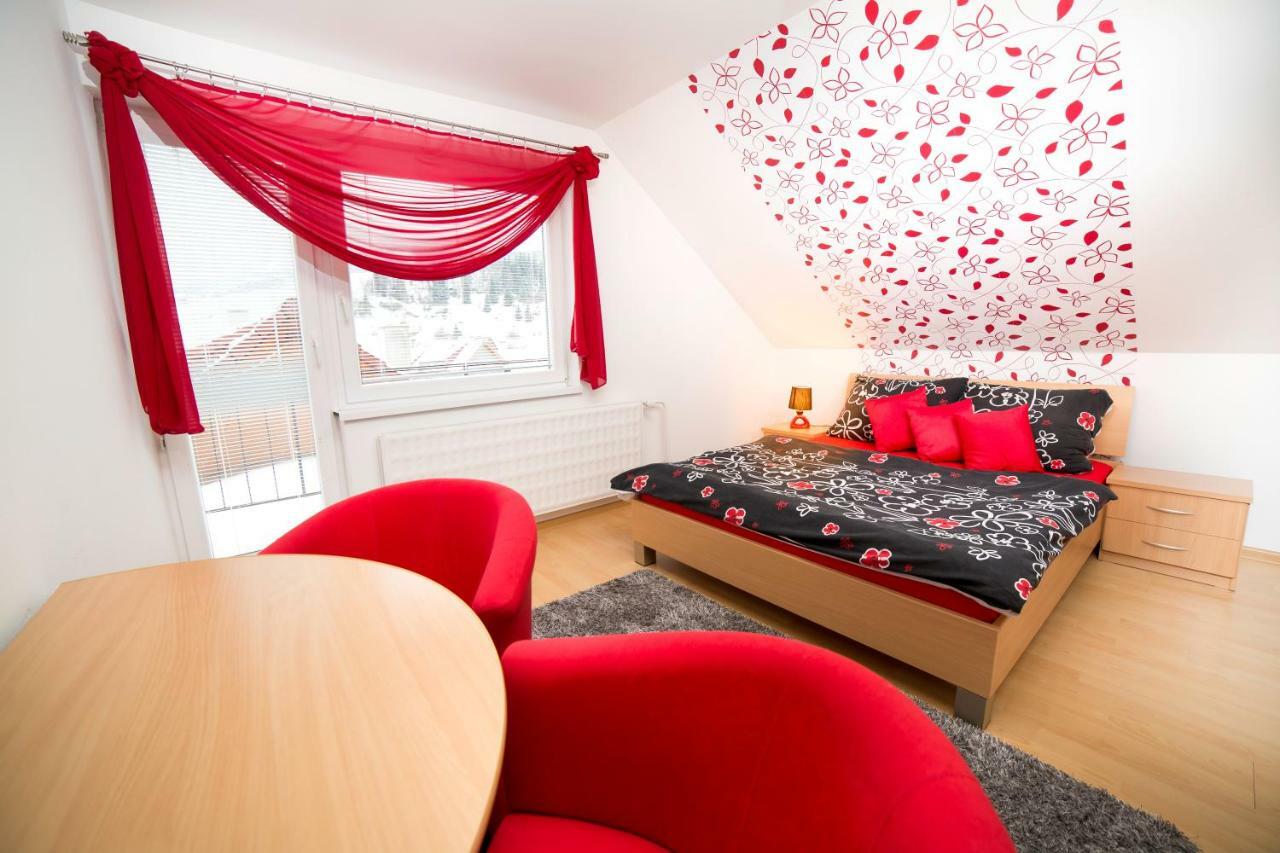 זוברץ Apartmanovy Dom Adriana מראה חיצוני תמונה
